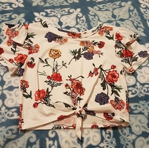 White t-shirt decorated with flower patterns